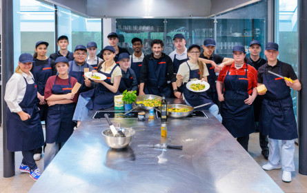 Lehrlinge kochen mit Paul Ivić in der Spar-Akademie Wien