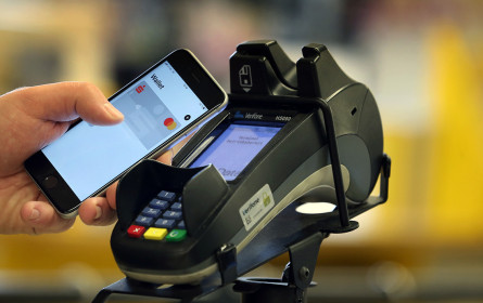 Kreditkarte boomt, Handy holt auf