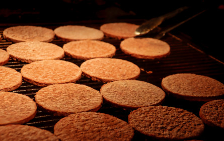AK-Test: Großteil der Burger-Patties aus dem Supermarkt überzeugt mit guter Qualität