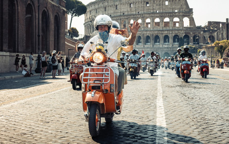 80 Jahre Vespa mit 50.000 Vespisti