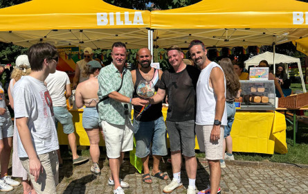 Billa spendet für RosaLila PantherInnen