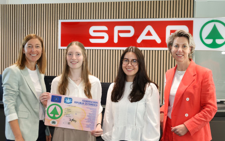 Spar belohnt Lehrling mit Führerscheinprämie