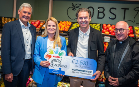 Spar unterstützt „Hoffnungswerk – Zillertaler Pfarren helfen“ mit Spende