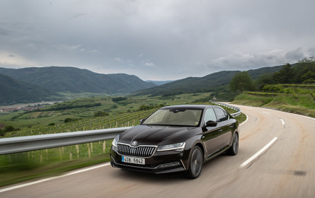 Škoda Superb: 25 Jahre Komfort, Geräumigkeit und technische Exzellenz