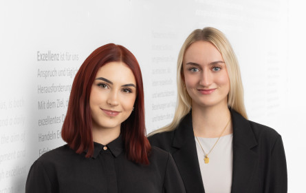 currycom holt Giulia Valiani und Leona Schleicher als Junior Consultants