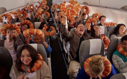 Lidl bringt das „NeckCroissant“ zur Pariser Fashion Week