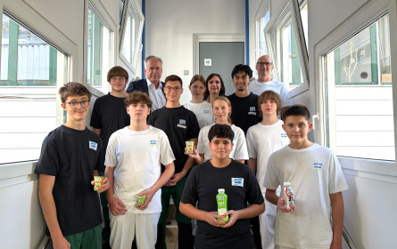Nöm begrüßt neun neue Lehrlinge