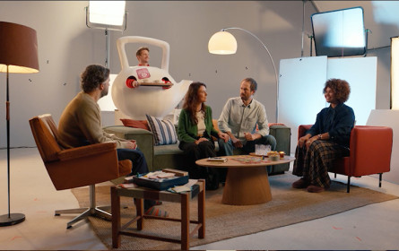Teekanne-Spot mit KI-gebautem Wohnzimmer