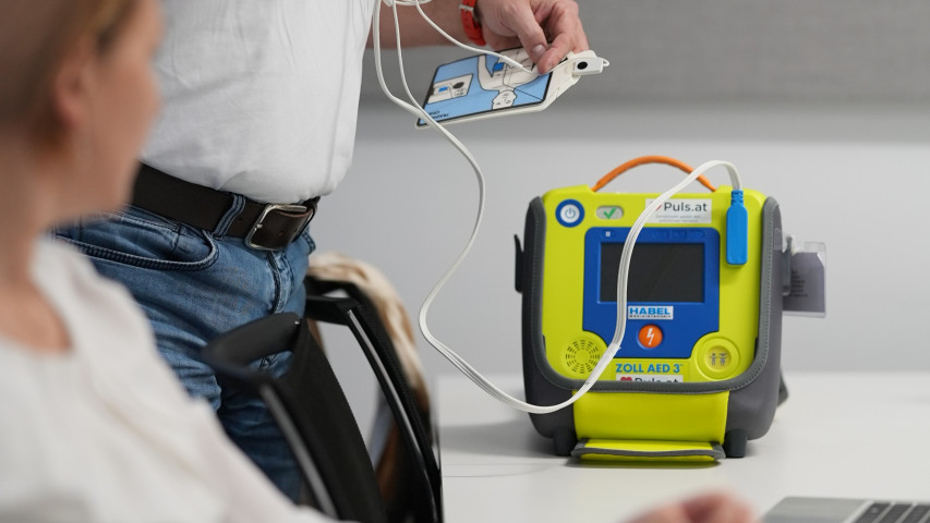 Gewista setzt auf Defibrillator-Schulungen