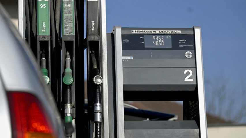 Teurer Sprit trifft Stationärhandel