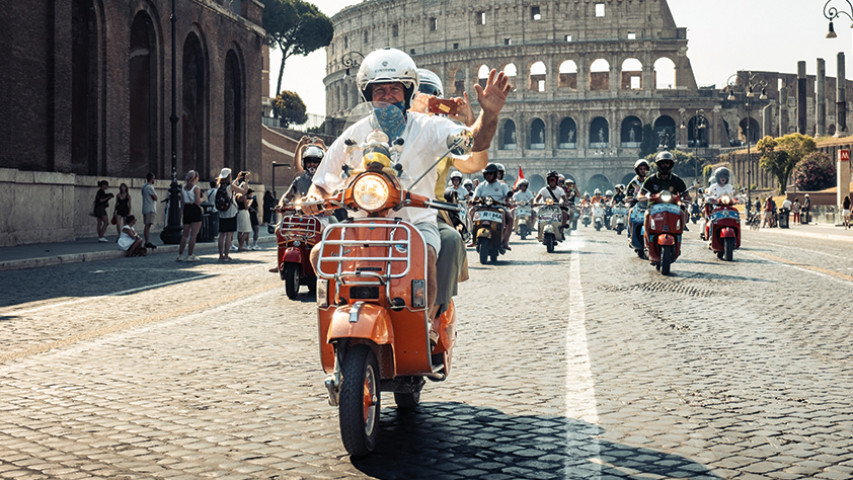 80 Jahre Vespa mit 50.000 Vespisti
