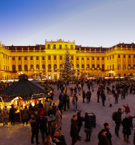 Kesch eröffnet „Wiener Gröstl Alm“ am Weihnachtsmarkt Schönbrunn