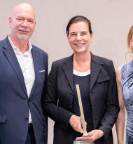 FHWien der WKW zeichnet Christiane Wenckheim als „Business Icon of the Year“ aus