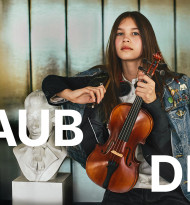 Neue Glaubandich-Kampagne mit junger Violinistin