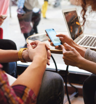 Jugend-Internet-Monitor 2026 zeigt rückläufige Nutzung sozialer Netzwerke bei Jugendlichen in Österreich