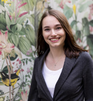 Julia Teizer steigt bei Brandenstein Communications zur PR-Beraterin auf