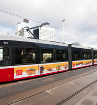 McDonald’s nutzt als First Mover gemeinsam mit Gewista die neueste Straßenbahn-Generation Flexity als mobile Werbefläche