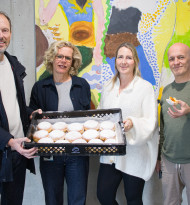 MPreis spendete Krapfen für die Kinder- und Jugendpsychiatrie in Hall