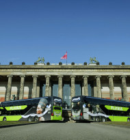 Grüne Busse auf fünf Kontinenten unterwegs