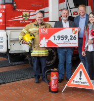 Interspar übergibt Pfandbonspenden an Feuerwehr Saalfelden
