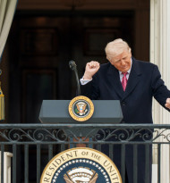 Die Welt im Würgegriff  des US-Präsidenten