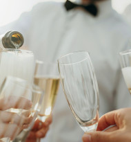 Das Glas ist jetzt  nicht einmal halb voll