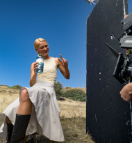 „Wichtigster Exportmarkt“: Vöslauer setzt in Deutschland Kampagne „Bleib durstig“ mit Alli Neumann fort