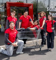 Lehrlinge übernehmen bei Penny für eine Woche Filialen