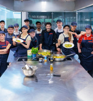 Lehrlinge kochen mit Paul Ivić in der Spar-Akademie Wien