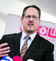 Trefelik gratuliert Exportpreisträgern im Handel
