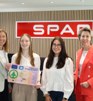 Spar belohnt Lehrling mit Führerscheinprämie