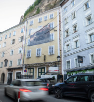 Land Rover bespielt neue Gigawall von monitorwerbung in Salzburg