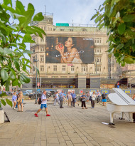 Werbewand Wien: Murals und Chanel-Buchung
