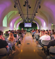 re:think media stellt  die Vertrauensfrage